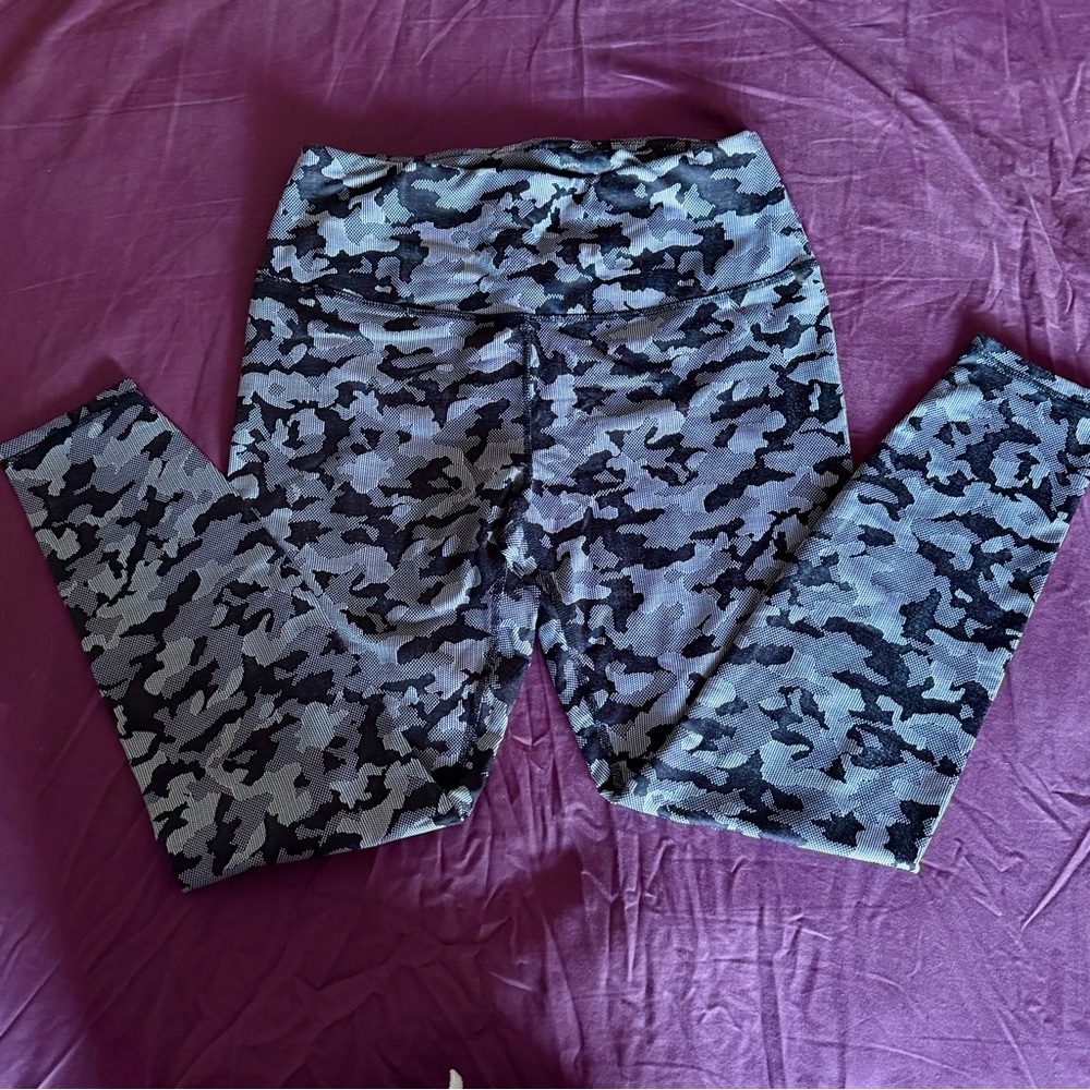 Spyder Brand Black and White Camouflage print Leggings - GC - Large